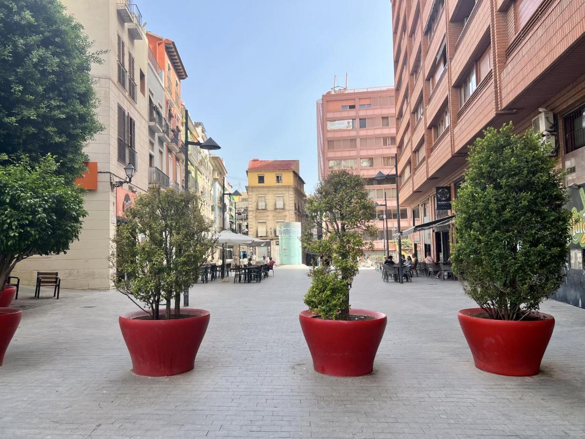 Cozy San Cristobal Apartment In Heart Of Alicante Exterior photo